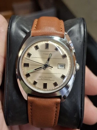 Timex Viscount 1972 Silver Tone Mens Vintage 1970s Automatic Self Winding Watch