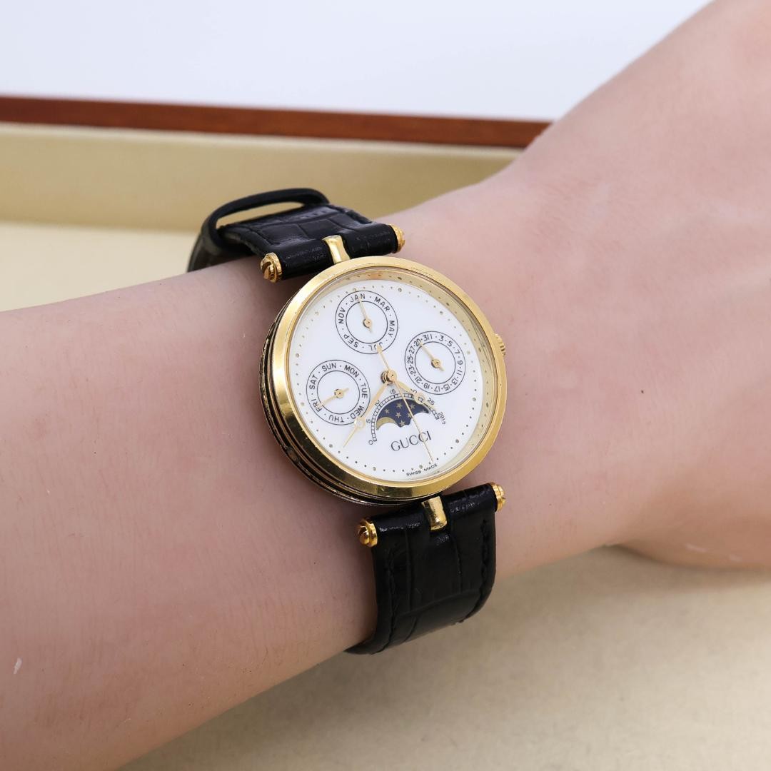Gucci Moon Phase Triple Calendar Quartz Watch Used Box  display picture 2