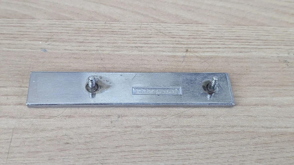 罕见普利茅斯愤怒 3 III 徽章莫帕镀铬徽章 2571729 — 第 2/3 张图片