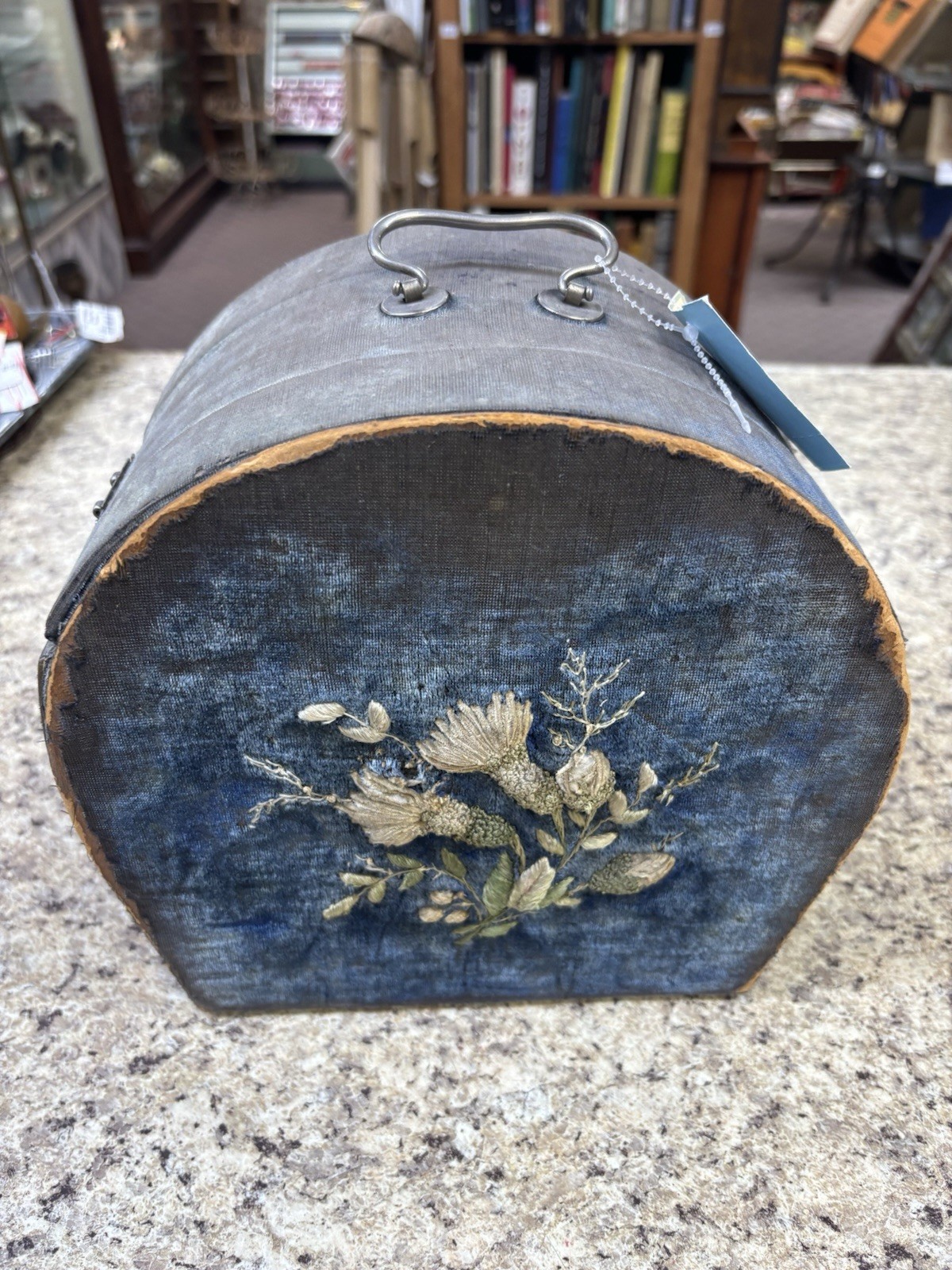 Antique Collor Box with collars - image 1