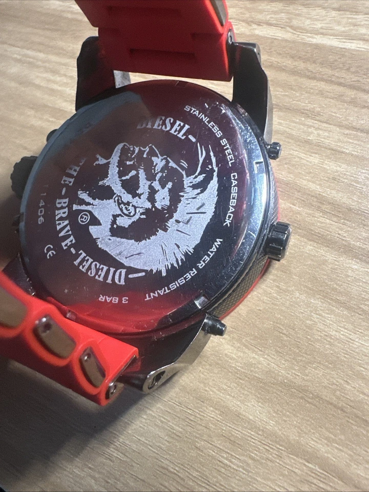 Reloj de pulsera Diesel Mr. Daddy DZ7279 para hombre rojo necesita baterías Foto 4 de 4