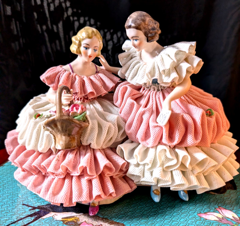 ANTIQUE GERMAN IRISH DRESDEN LACE PORCELAIN FIGURINE GROUP VOLKSTEDT MULLER LADY