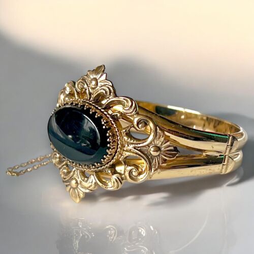 Brazalete Whiting and Davis Tono Dorado Vidrio Negro Ovalado Ornado Firmado De Colección - Imagen 3 de 9