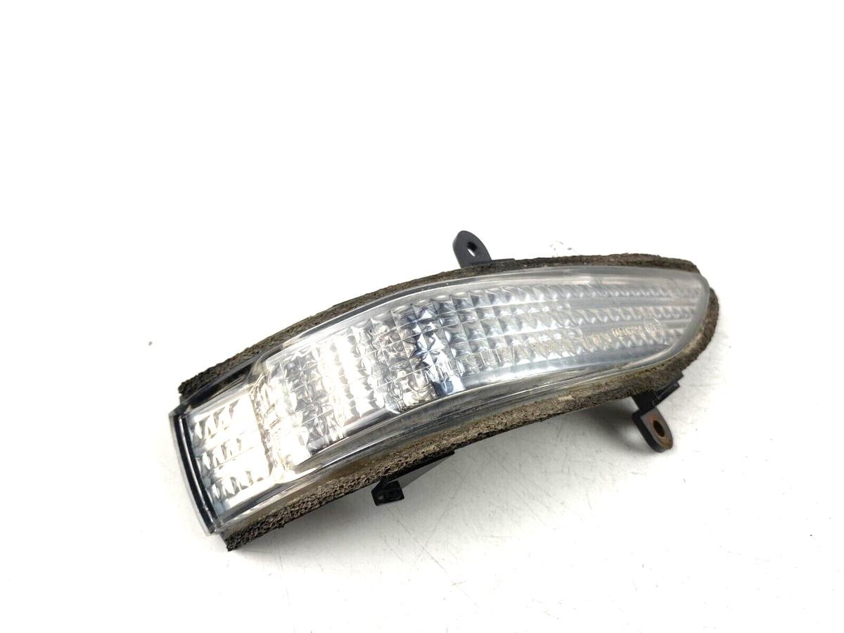 2010-2014 Subaru Outback Legacy Front Right Wing Mirror Indicator