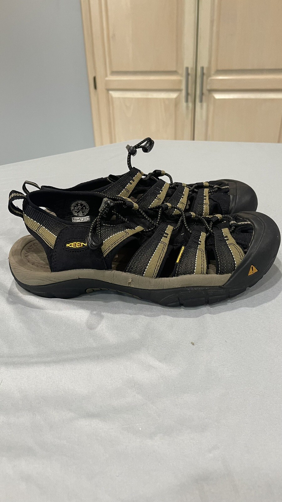 Sandali sportivi Keen da uomo impermeabili taglia 11