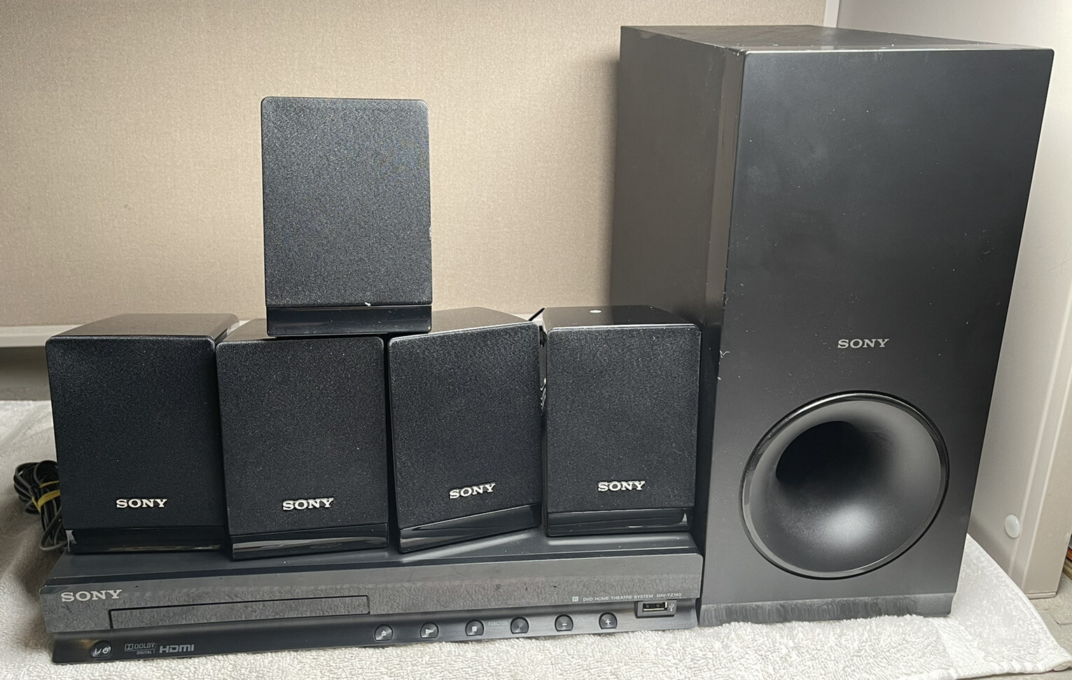 Sony DAVTZ140 5.1 Channel DVD Home Theater Dolby HDMI Receiver, Remote