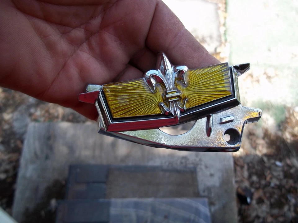   NUEVO 1980 1990 CHEVROLET CAPRICE EMBLEMA BLOQUEO MALETERO CHEVY 77 90 Foto 2 de 4