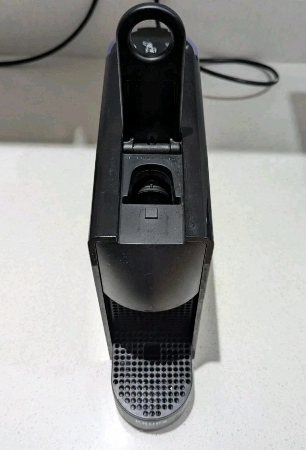 MACCHINA CAFFE NESPRESSO ESSENZA MINI NERO C30 - Immagine 4 di 4