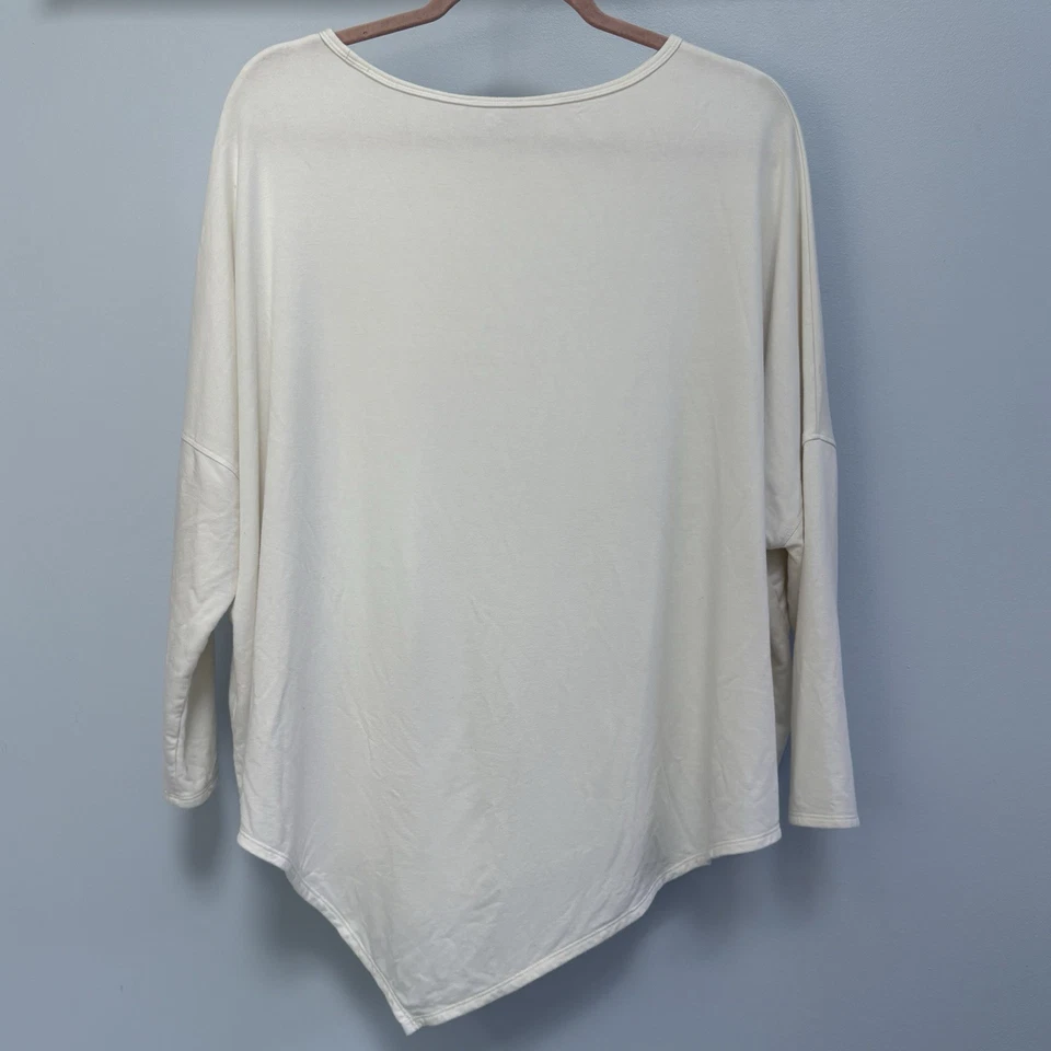 Top de mujer Helmut Lang talla pequeña blanco manga dolman asimétrico con vellón interior Foto 3 de 4