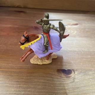Timpo Crusaders / Medieval Knights Mounted Gold Knight