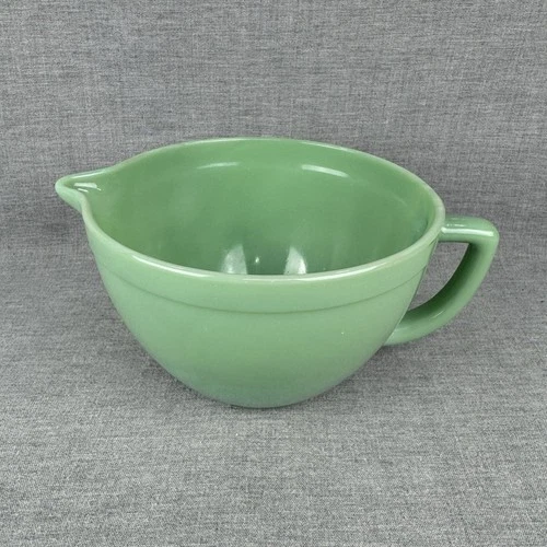 Anchor Hocking Fire-King Jadeite Mixing Bowl 2.5 Quart Handle Spout Model 2000