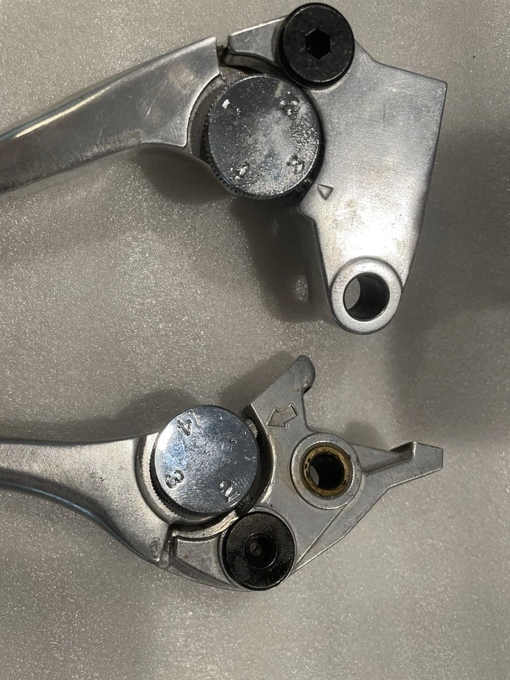 2022 Triumph Bonneville front brake and clutch levers adjustable - Imagen 2 de 4