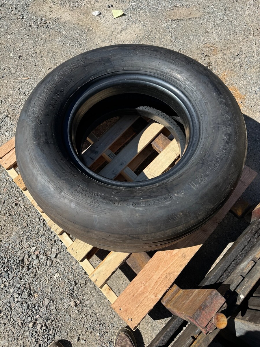 Bridgestone Airplane Tire 30PR H44.5x16.5-21 Part Number S277A015