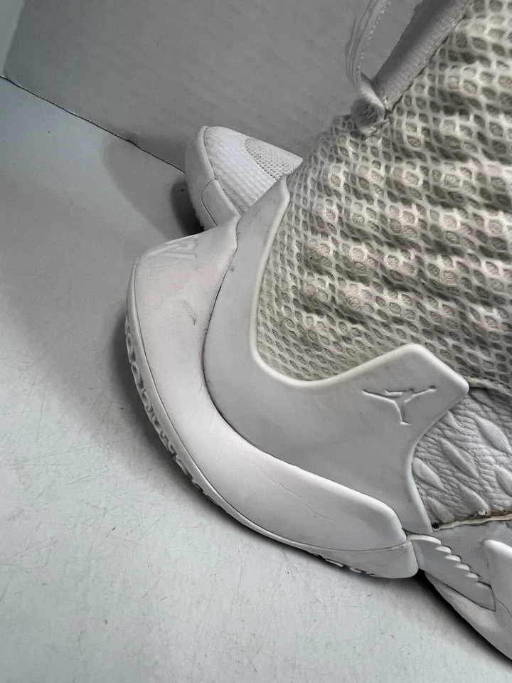 Jordan Why Not Zer0.2 Triple White 2019 talla 8.5 usado AO6219-101 Foto 2 de 4