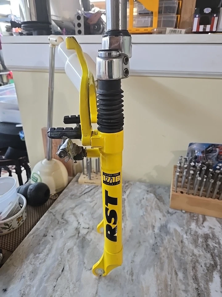 Yellow Rst 171b Shock Fork - Image 2 of 4