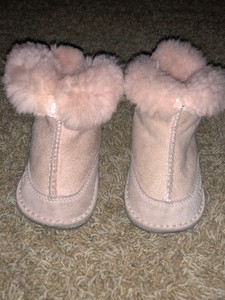 Usado en excelente estado Ugg Boo Abotinados Botas Bebé Rosa Pequeño | eBay