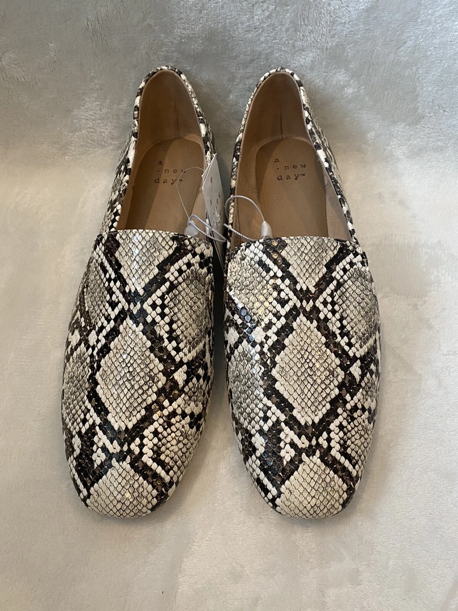 A New Day Women s Loafers Shoes Sz 9.5 Carmel Snake Print Gray