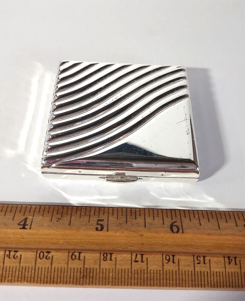 1980's Estee Lauder Silverstream Compact Moisture Balanced Face Powder *Unused - Image 3 of 4