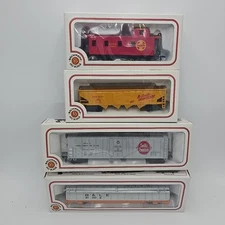 Bachmann HO Scale Cars Lot Of 4 Hobby Train Railroad Caboose