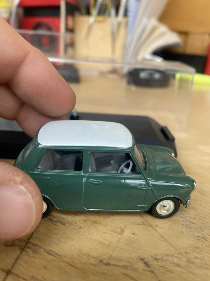 Auto Vitesse pressofusa MORRIS COOPER verde made in FRANCE - Immagine 2 di 4