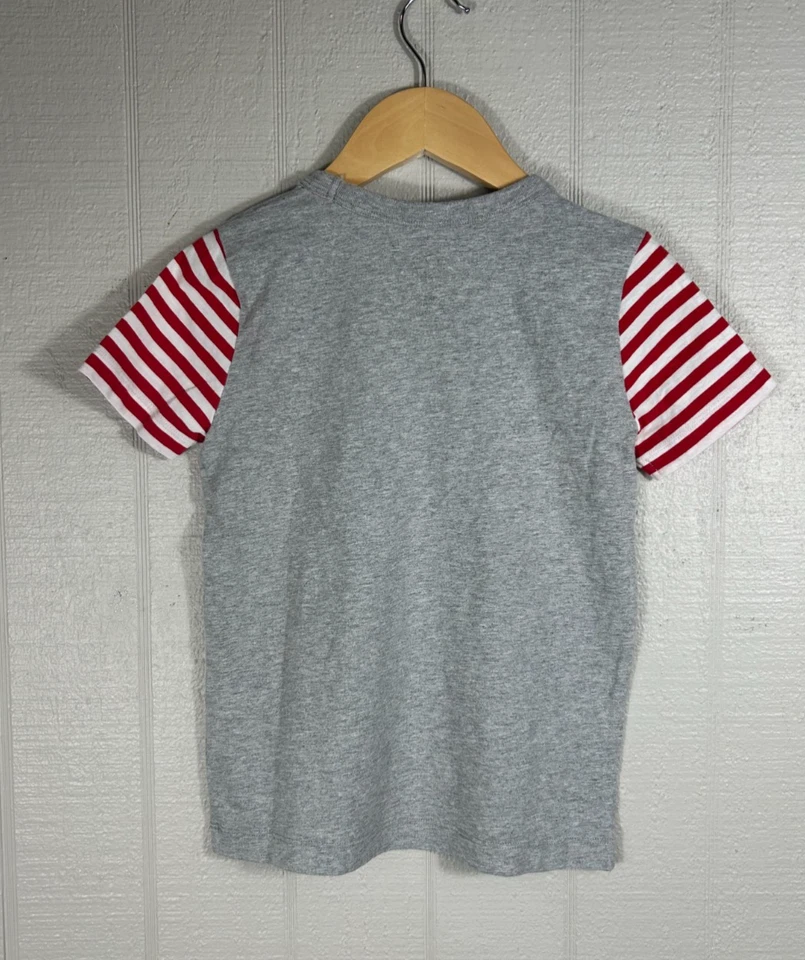 Camiseta Mini Boden Navidad Vacaciones 4-5 Años Rayas Rojas Oompa Loompa Usada en Excelente Condición Foto 2 de 4