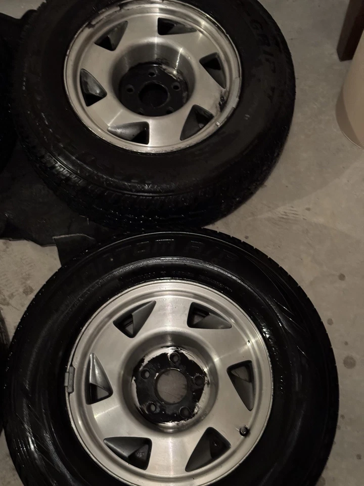 RUEDAS DE ALUMINIO CENTERLINE 15X7 + TAPAS + JUEGO DE 4 NEUMÁTICOS CASI NUEVOS ¡¡EXCELENTE!!! Foto 3 de 4