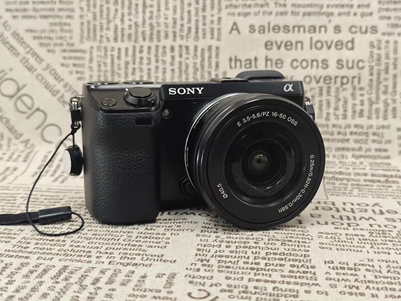 Sony NEX-7 24.3 MP Mirrorless DSLR Camera - Black with 18-55mm