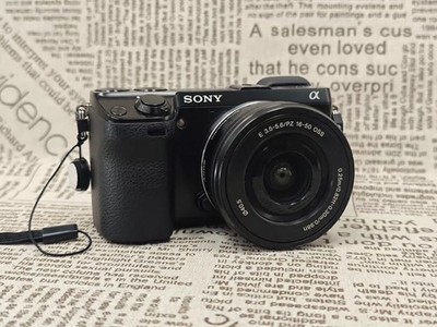 Sony Alpha NEX-7 24.3MP APS-C Mirrorless Digital Camera + 16-50mm