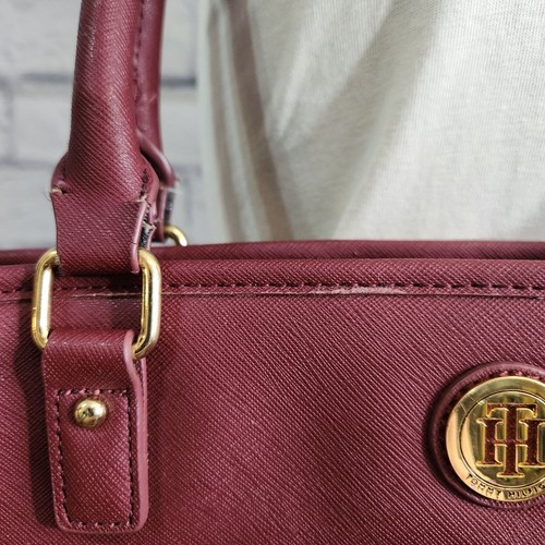 Tommy Hilfiger Burgundy Leather Tote Bag With Gold Hardware & Dual Handles - Picture 4 of 15