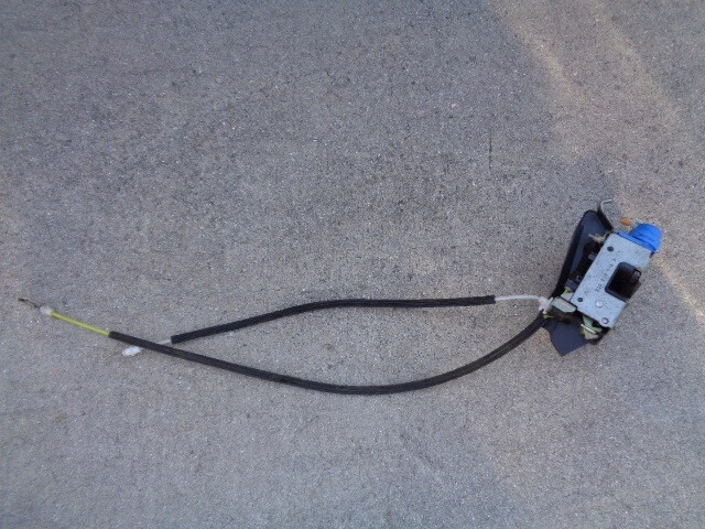 AUDI A4 2001 actuador de cierre de puerta trasera con cables lado derecho del pasajero OEM Foto 2 de 4