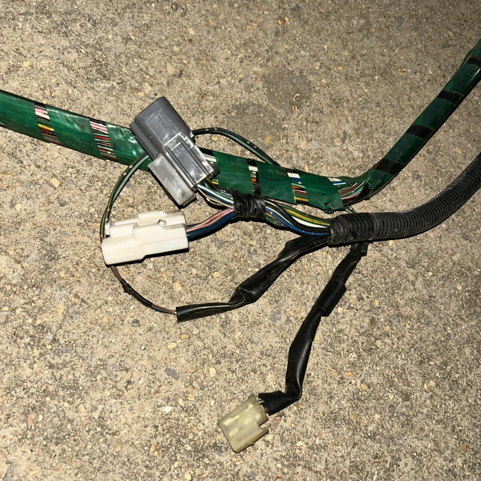 1999 TOYOTA 4RUNNER SR5 V6 LEFT, FLOOR WIRE HARNESS, FUEL PUMP WIRE PLUG OEM Foto 3 de 4