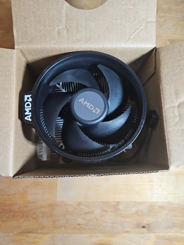 AMD Wraith Spire Ryzen ventola di raffreddamento CPU dissipatore di calore P/N:712-000049 Rev: E - Immagine 2 di 4