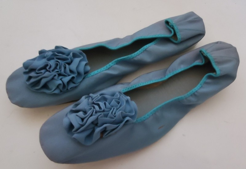 Vintage Blue Stretchy Faille Flat Shoes Slippers Pom Pom 6 to 8