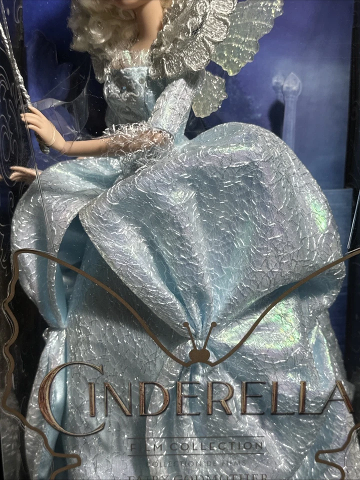 Boneca Disney Store Cinderela Live Action coleção de filmes FADA MADRINHA NOVA - Imagem 3 de 4