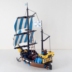 Lego 6274 Blue Gendarmes Galleon with Admiral / Caribbean Clipper (1989)