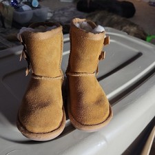UGG Kids Trio toddler girls size 5. gorgeous wore 2 times