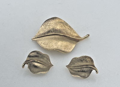 Vintage Crown Trifari Brushed Gold Tone Leaf Brooch & Earrings Set B4