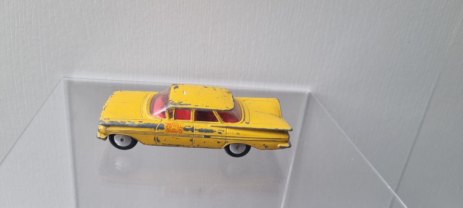 Corgi 221, Chevrolet Yellow Cab - Free Price Guide & Review