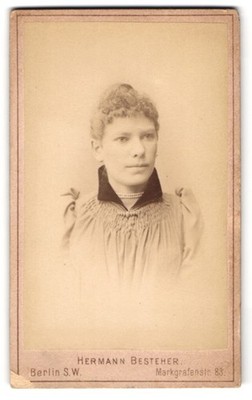 Fotografie Hermann Besteher, Berlin S.W., Markgrafenstraße 83, Portrait einer F 