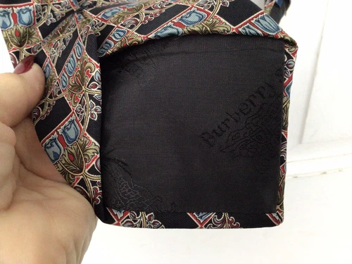 Burberrys Men’s Black, Blue & Red “tulip” Flower Print 100% Silk Tie, USA. - Picture 2 of 6
