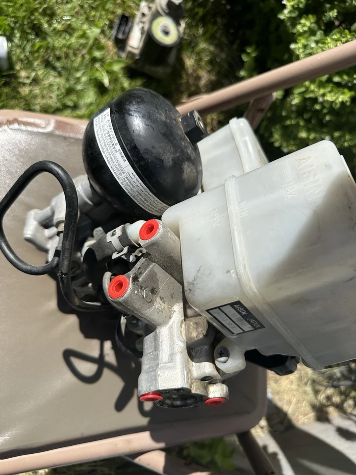 2001 2002 Mitsubishi Montero Sport Limited ABS Brake Pump System Antilock - Image 2 of 4