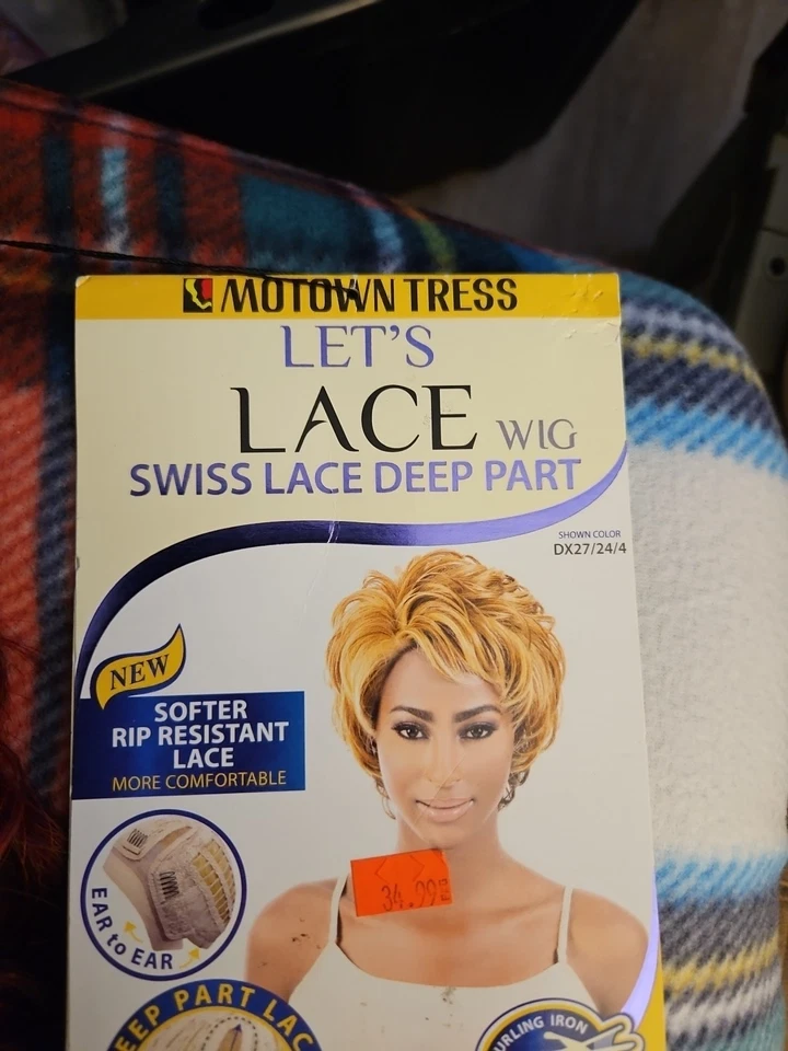 Peluca suiza corta de encaje Motown Tress Foto 4 de 4