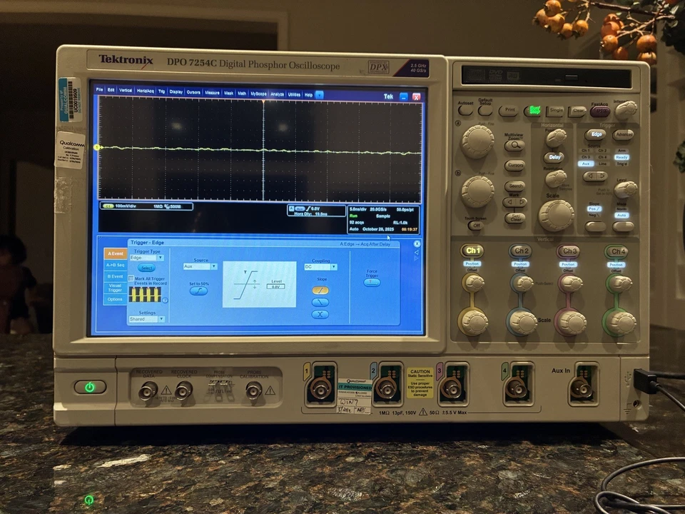 Tektronix DPO7254C Oscilloscope 2.5Ghz 4 Ch 40.0GS/s - Image 2 of 4