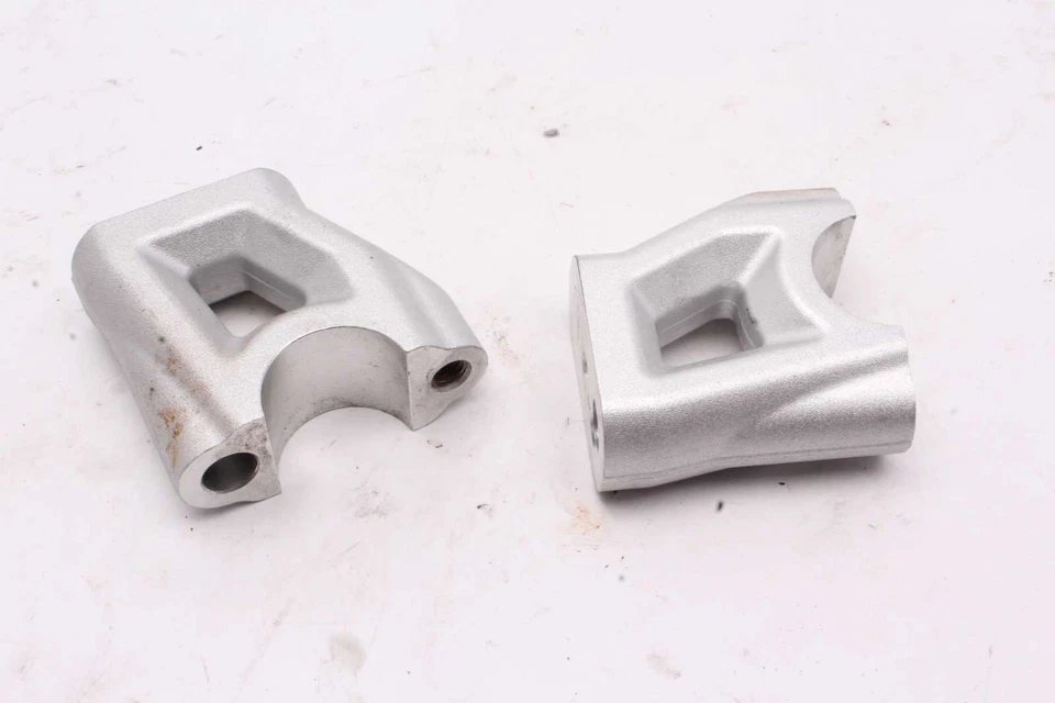 Fissaggi Manubrio Supporto Manubrio Triumph Tiger 1200 Explorer V13VG 12-15 - Immagine 3 di 4