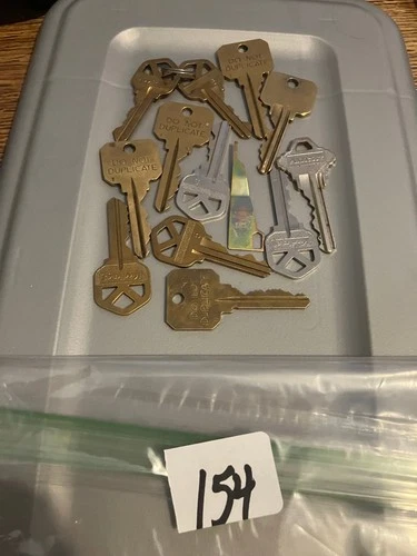 Assorted Lot of Misc Cut Keys House Business Craft Decor Metal KWIKSET SCHLAGE