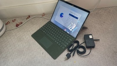 Microsoft Surface Pro 9 i7 16GB 512gb SSD 13'' emerald green w/ keyboard no pen