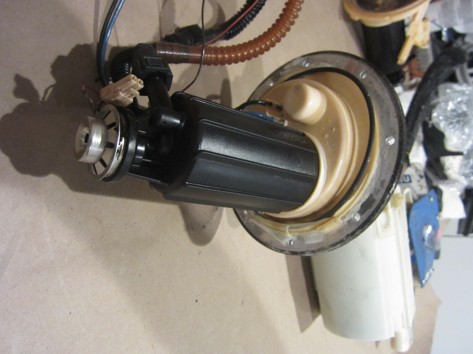 Ferrari 458 - LH Fuel Pump With Filter Assembly - Damage - P/N 272087 - 282785