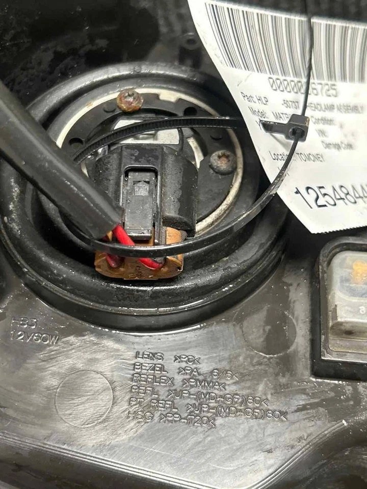 Fits 2009-14 Toyota Matrix OEM#: 8115002650 Foto 3 de 4