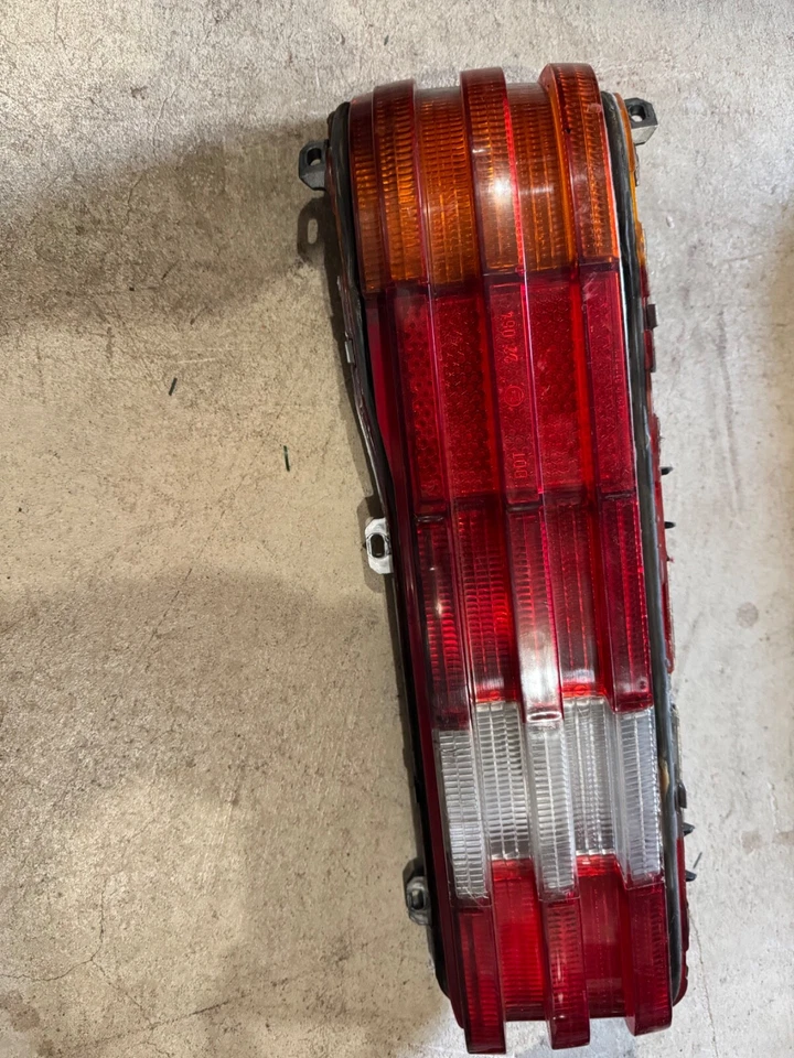 1984 mercedes benz 300 TD tail lights assembly - Image 2 of 3