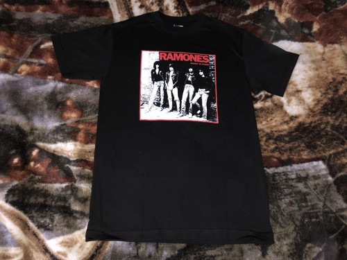 THE RAMONES T Shirt Small Black Rocket 